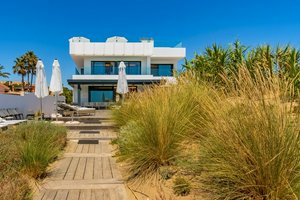 6 bedrooms Villa in Marbella, Spain No. 93731
