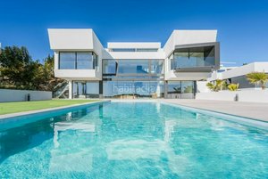 5 bedrooms Villa in Marbella, Spain No. 95947
