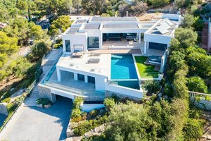 5 bedrooms Villa in Santa Ponsa, Spain No. 973