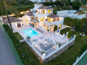 5 bedrooms Villa in Marbella, Spain No. 99214