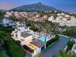 5 bedrooms Villa in Marbella, Spain No. 99214 - Image 2