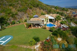 4 bedrooms Villa in Marbella, Spain No. 9933