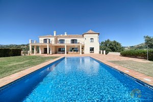7 bedrooms Villa in Marbella, Spain No. 9935