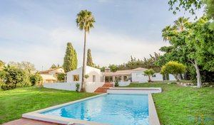 4 bedrooms Villa in Estepona, Spain No. 9975