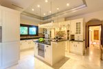 9 bedrooms Villa in Marbella, Spain No. 99873 - Image 7
