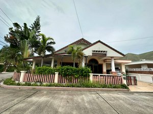 4 bedrooms Villa in Pattaya, Thailand No. 11200