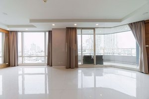 3 bedrooms Condo in Khlong San, Thailand No. 20412