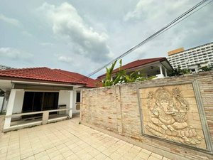 2 bedrooms Villa in Pattaya, Thailand No. 20531