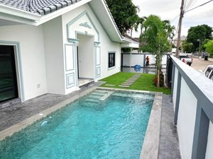 4 bedrooms Villa in Pattaya, Thailand No. 22426