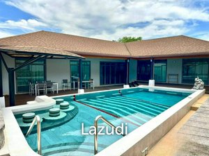 4 bedrooms Villa in Phuket, Thailand No. 25086
