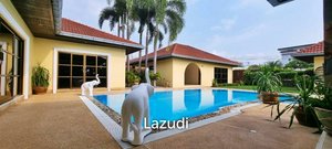 4 bedrooms Villa in Pattaya, Thailand No. 25416