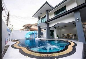 6 bedrooms Villa in Pattaya, Thailand No. 4229