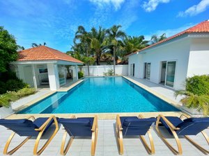 12 bedrooms Villa in Pattaya, Thailand No. 4230