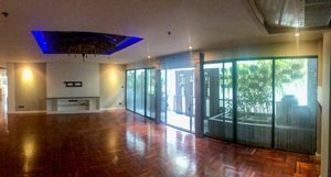 4 bedrooms Condo in Bangkok, Thailand No. 6567