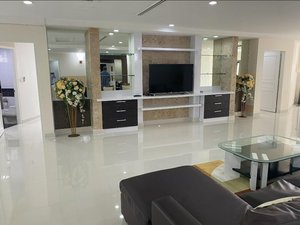 3 bedrooms Condo in Bangkok, Thailand No. 7108