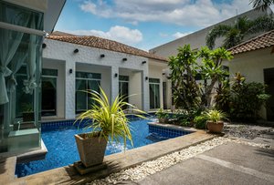 4 bedrooms Villa in Phuket, Thailand No. 8549