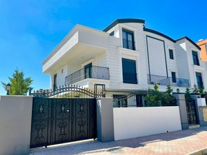 Villa 5+1 in Kundu, Turkey No. 20120