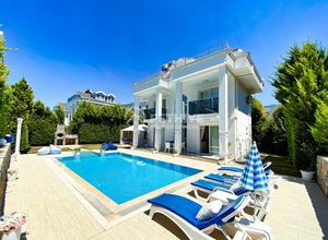 Villa 4+1 in Oludeniz, Turkey No. 22697