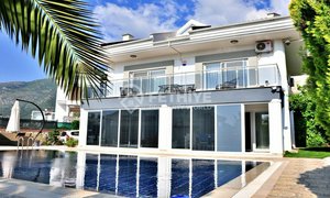 Villa 4+1 in Oludeniz, Turkey No. 23417