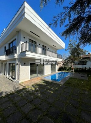 Villa 5+1 in Istanbul, Turkey No. 24853