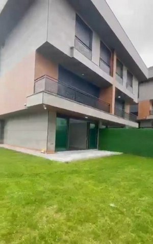 Villa 5+2 in Istanbul, Turkey No. 24877