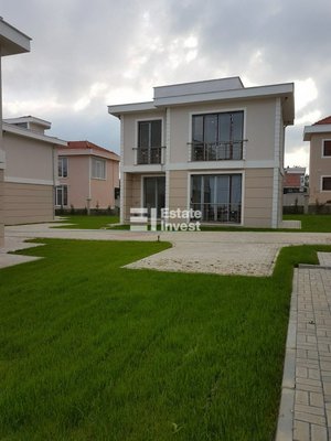 Villa 3+2 in Istanbul, Turkey No. 25378