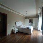 Villa 6+1 in Bueyuekcekmece, Turkey No. 27028 - Image 25