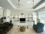 5 bedrooms Villa in Dubai, UAE No. 1010 - Image 9