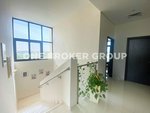 5 bedrooms Villa in Dubai, UAE No. 1010 - Image 13