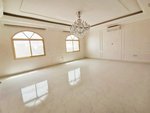 8 bedrooms Villa in Abu Dhabi, UAE No. 12184 - Image 3