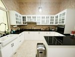 8 bedrooms Villa in Abu Dhabi, UAE No. 12184 - Image 12