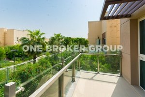 4 bedrooms Villa in Al Barsha, UAE No. 1433