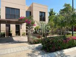 5 bedrooms Villa in Muwaileh, UAE No. 14989 - villa in Dubai