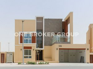4 bedrooms Villa in Al Barsha, UAE No. 1562
