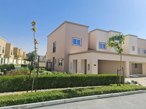 4 bedrooms Townhouse in Dubai Land, UAE No. 1640