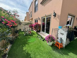 4 bedrooms Villa in Dubai, UAE No. 16616