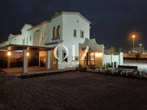 2 bedrooms Townhouse in Abu Dhabi, UAE No. 17084