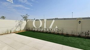 2 bedrooms Townhouse in Abu Dhabi, UAE No. 17095