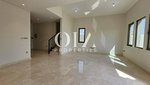 2 bedrooms Townhouse in Abu Dhabi, UAE No. 17095 - Image 2