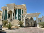 7 bedrooms Villa in Shakhbout City, UAE No. 17347 - villa in Dubai