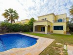 4 bedrooms Villa in Jumeirah Park, UAE No. 18769 - villa in Dubai