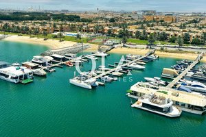 5 bedrooms Villa in Abu Dhabi, UAE No. 18885