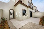 3 bedrooms Townhouse in Abu Dhabi, UAE No. 19212 - Image 2