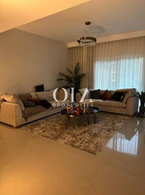 2 bedrooms Villa in Abu Dhabi, UAE No. 19338