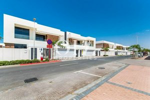 5 bedrooms Villa in Yas Island, UAE No. 20138