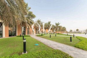 5 bedrooms Villa in Abu Dhabi, UAE No. 20559