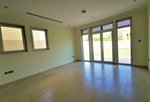 3 bedrooms Villa in Jumeirah Park, UAE No. 210 - Image 2