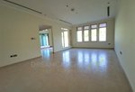 3 bedrooms Villa in Jumeirah Park, UAE No. 210 - Image 10