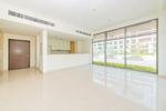 2 bedrooms Apartment in Dubai, UAE No. 21615 - Image 2