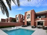 5 bedrooms Villa in Abu Dhabi, UAE No. 21709 - villa in Dubai